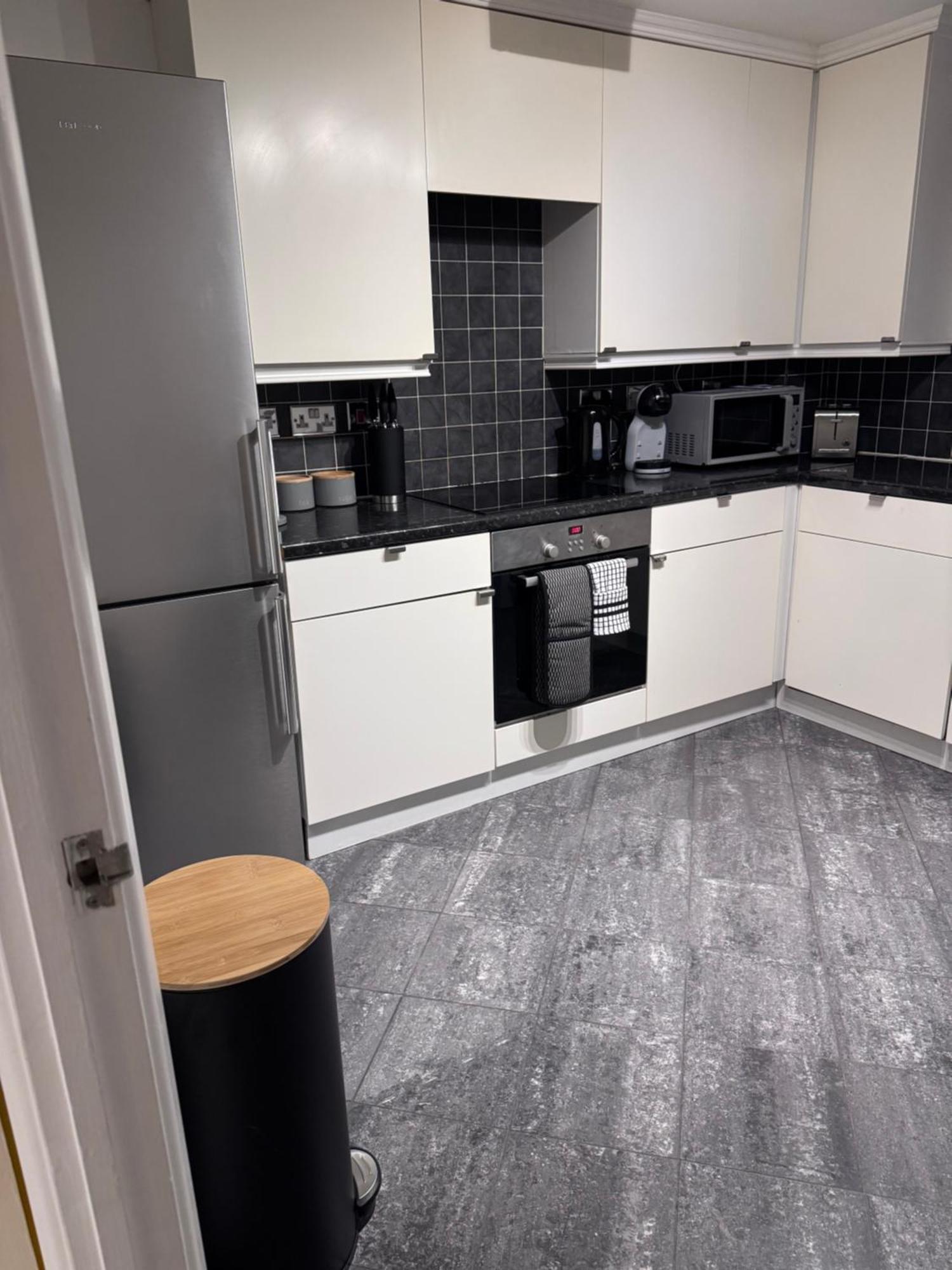Hogwarts Apartment Abbots Langley Экстерьер фото